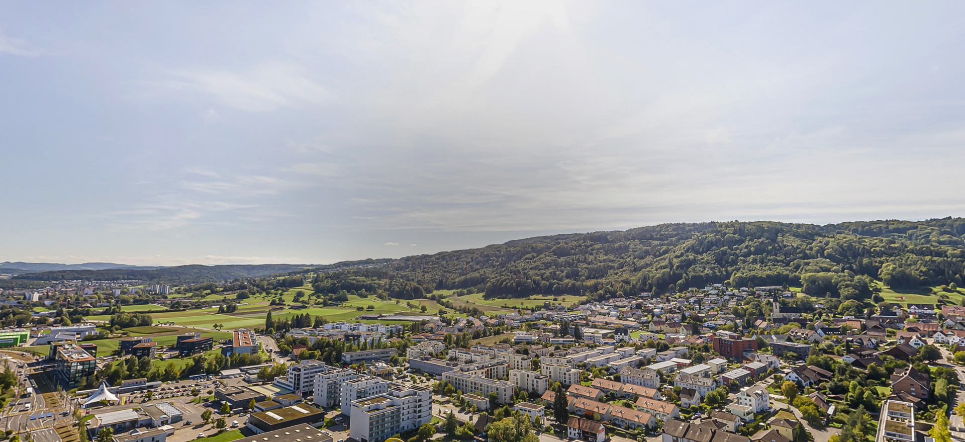 Ein tolle Aussicht aus einer Wohnung im Tivoli Garten in einem der oberen Stockwerke, mit tollem Blick ins Grüne.